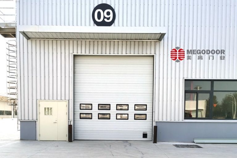 常州北汽新能源安裝的提升門縮略圖 常州北汽新能源安裝的提升門縮略圖