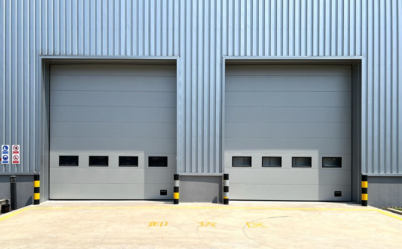 為什么工業提升門成為現代廠房大門的首選？——解析其核心優勢插圖2