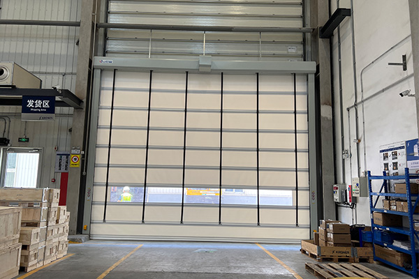 工廠提升門同側可以安裝快速卷簾門嗎？插圖